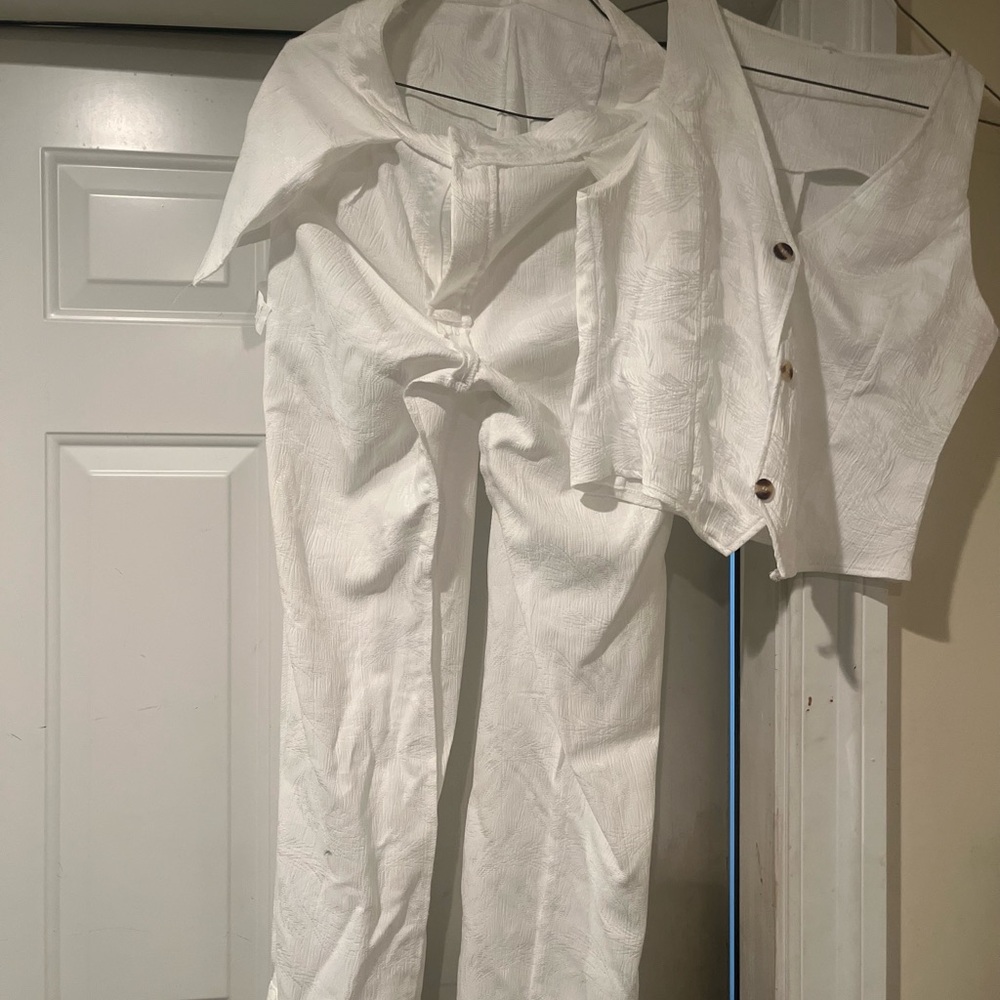 Chic White Women's Pantsuit Set